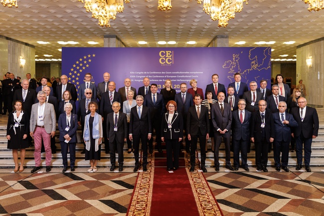 Gruppenfoto der Präsidentinnen und Präsidenten beim XIX. Kongress der Europ. Verfassungsgerichte (Foto: Verfassungsgericht Moldau) 